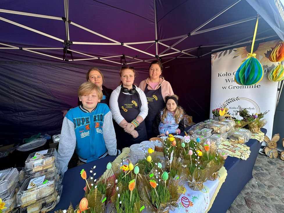 Wielkanocne serce Kurpi bije dziś w Pułtusku! Trwa kiermasz sztuki ludowej i warsztaty wielkanocnej na Rynku