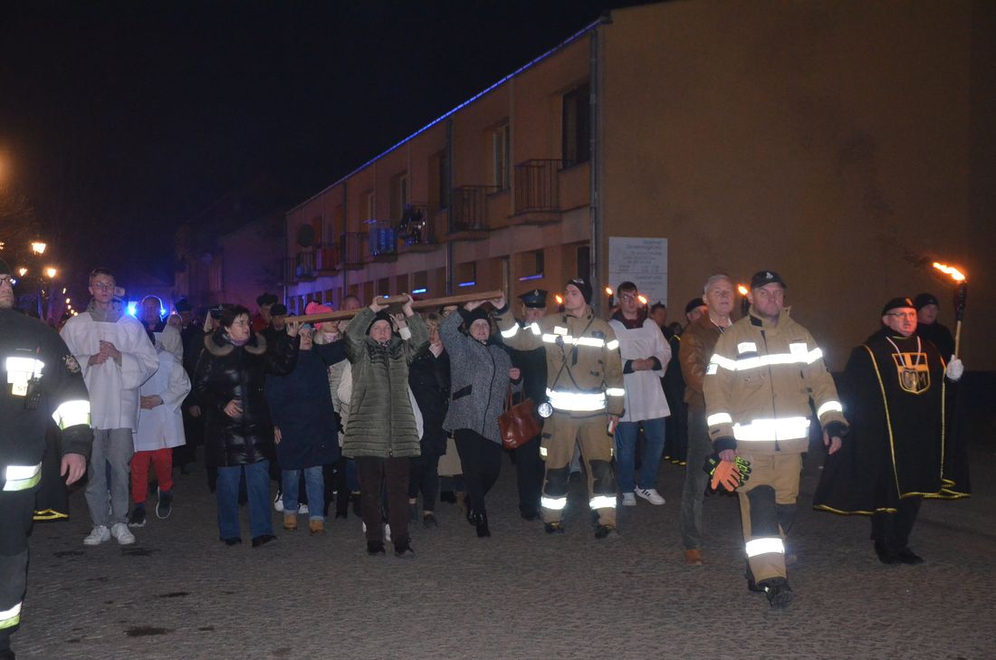Tłumy na Drodze Krzyżowej przeszły przez historyczne serce miasta - „Wyspę”