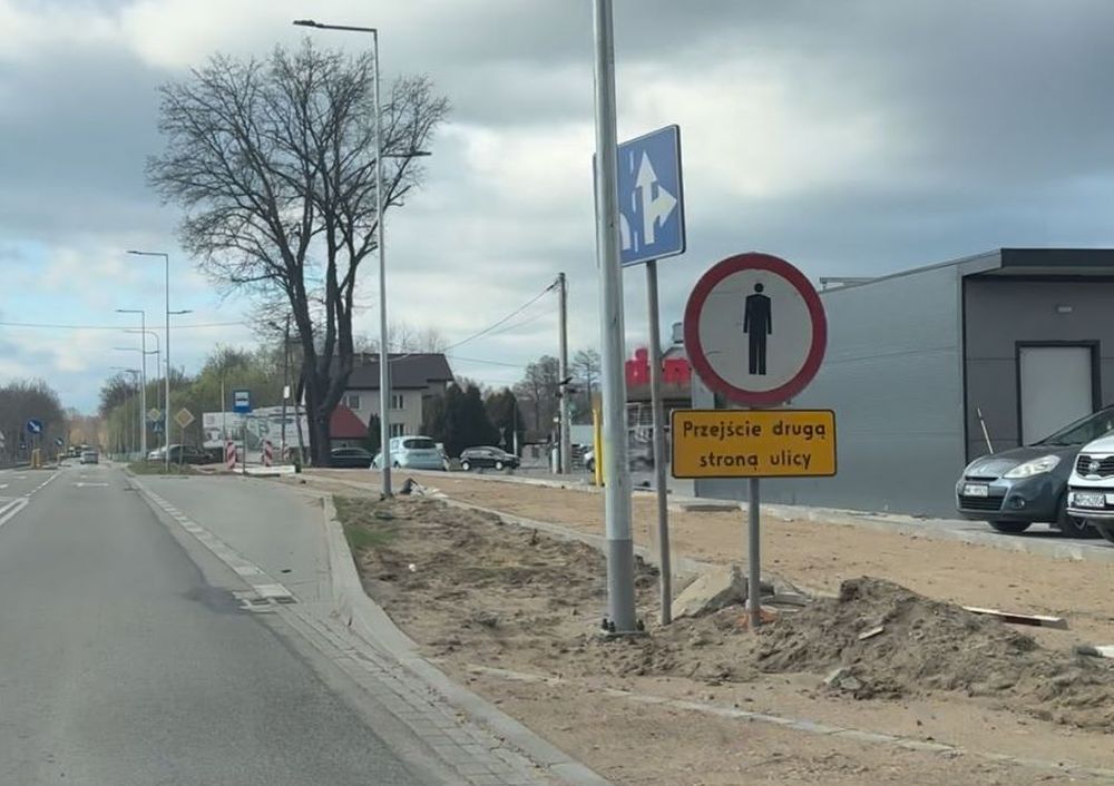 Bezpieczniej na wylocie z Pułtuska. Powstaje nowa ścieżka rowerowa, chodnik i oświetlenie przy ul. Wyszkowskiej