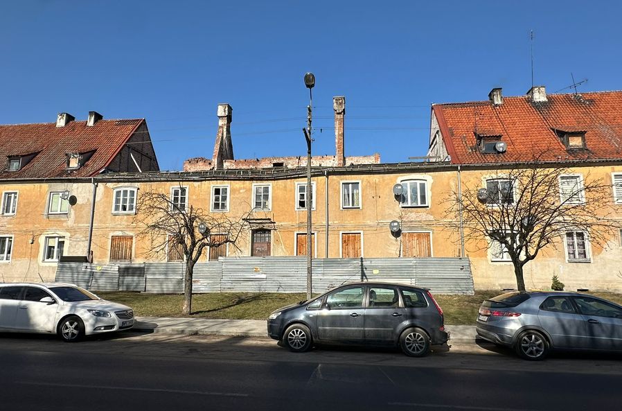 Ul. Traugutta - wyłączona z użytku część budynku mieszkalnego