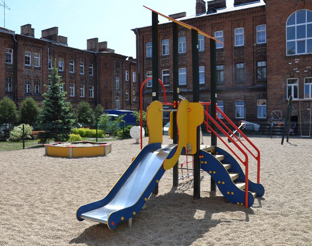 Huśtawki i karuzele pod lupę urzędników. Ruszają kontrole na 21 placach zabaw