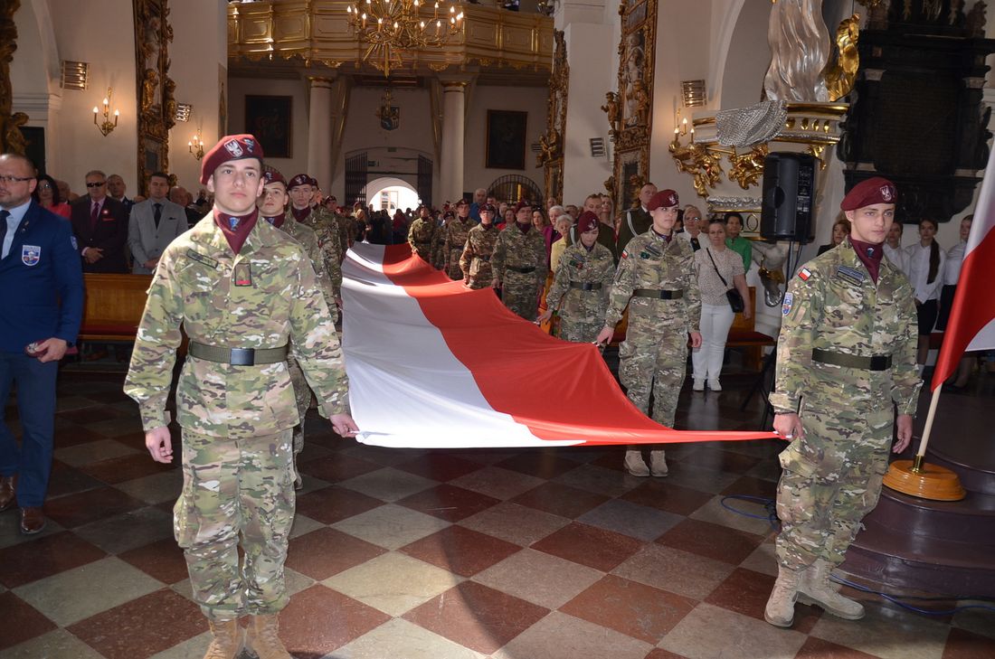 Pułtusk w biało-czerwonych barwach. Tak świętowano 235. rocznicę uchwalenia Konstytucji 3 Maja