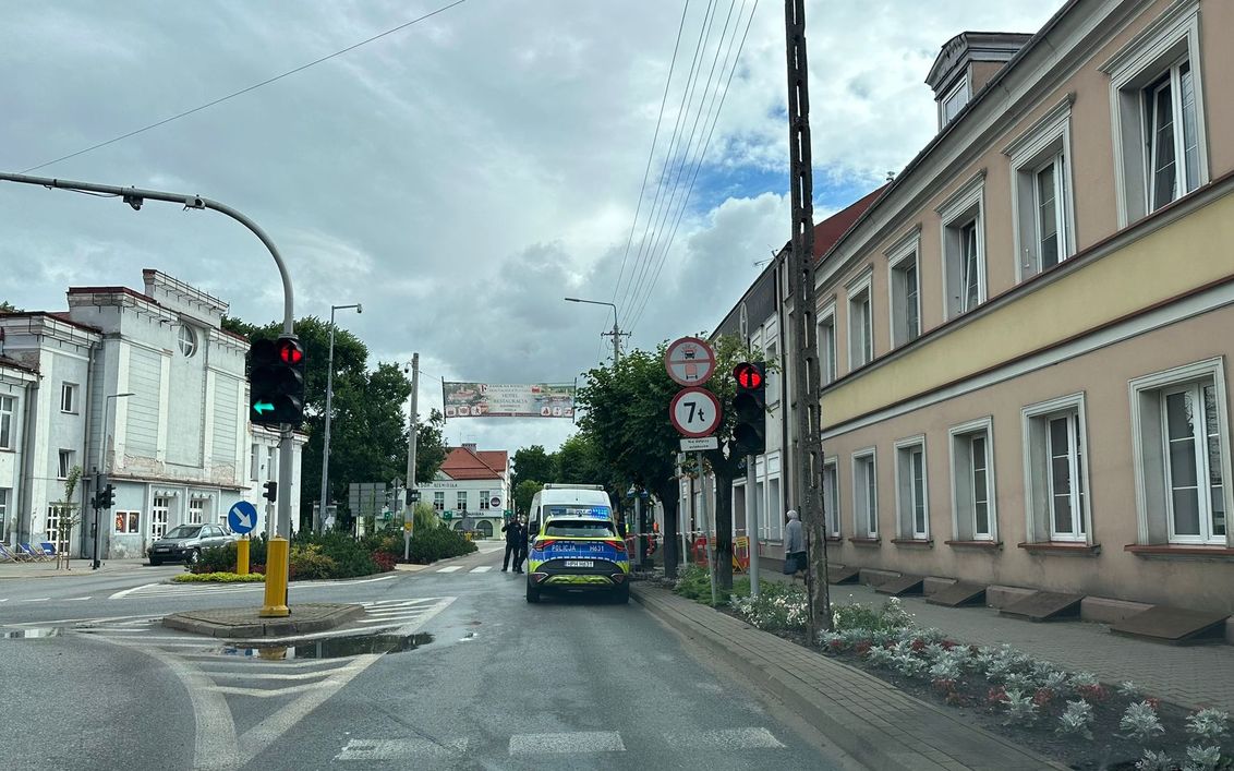 Ewakuacja mieszkańców, zablokowane drogi i objazdy w centrum Pułtuska