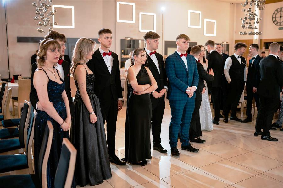 Maturzyści żuromińskich techników odliczają dni do egzaminu. Bal w 
