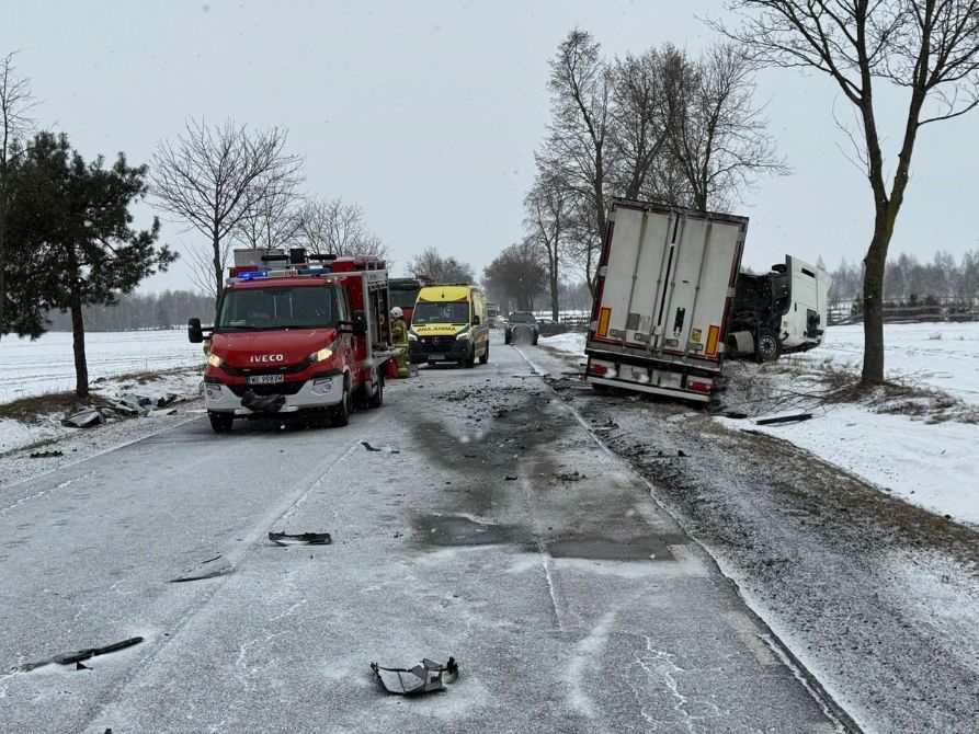Toyota zderzyła się z ciężarówką. Zginął mieszkaniec powiatu makowskiego