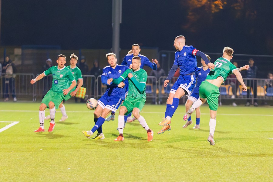 MKS Ciechanów przegrywa grając w osłabieniu. Dwie czerwone kartki dla gospodarzy